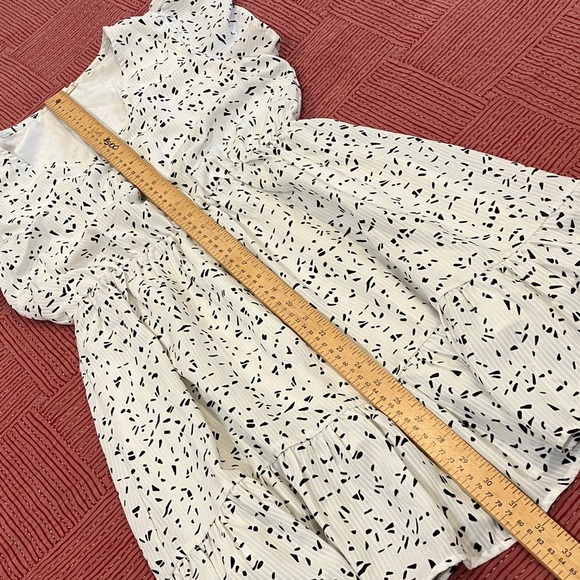 Main Strip women’s small White and Black lined Dress - Picture 8 of 15